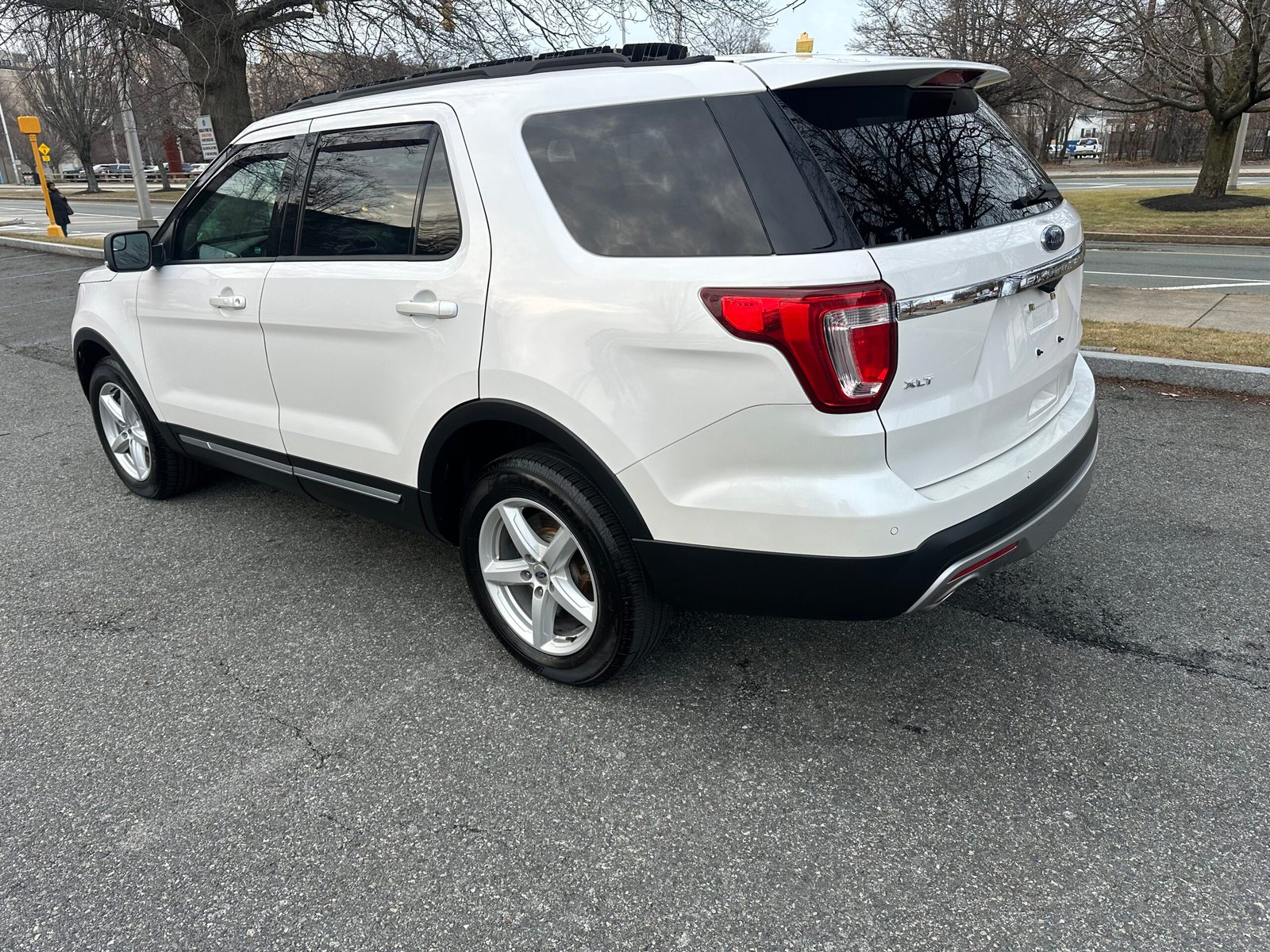 2017 Ford Explorer XLT - Photo 12