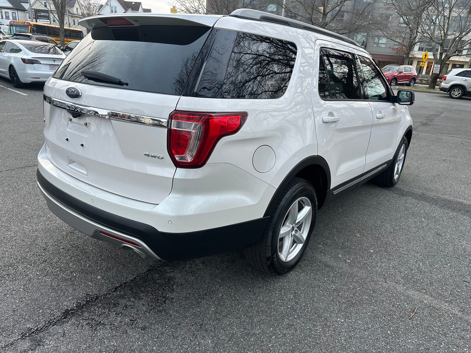 2017 Ford Explorer XLT - Photo 11