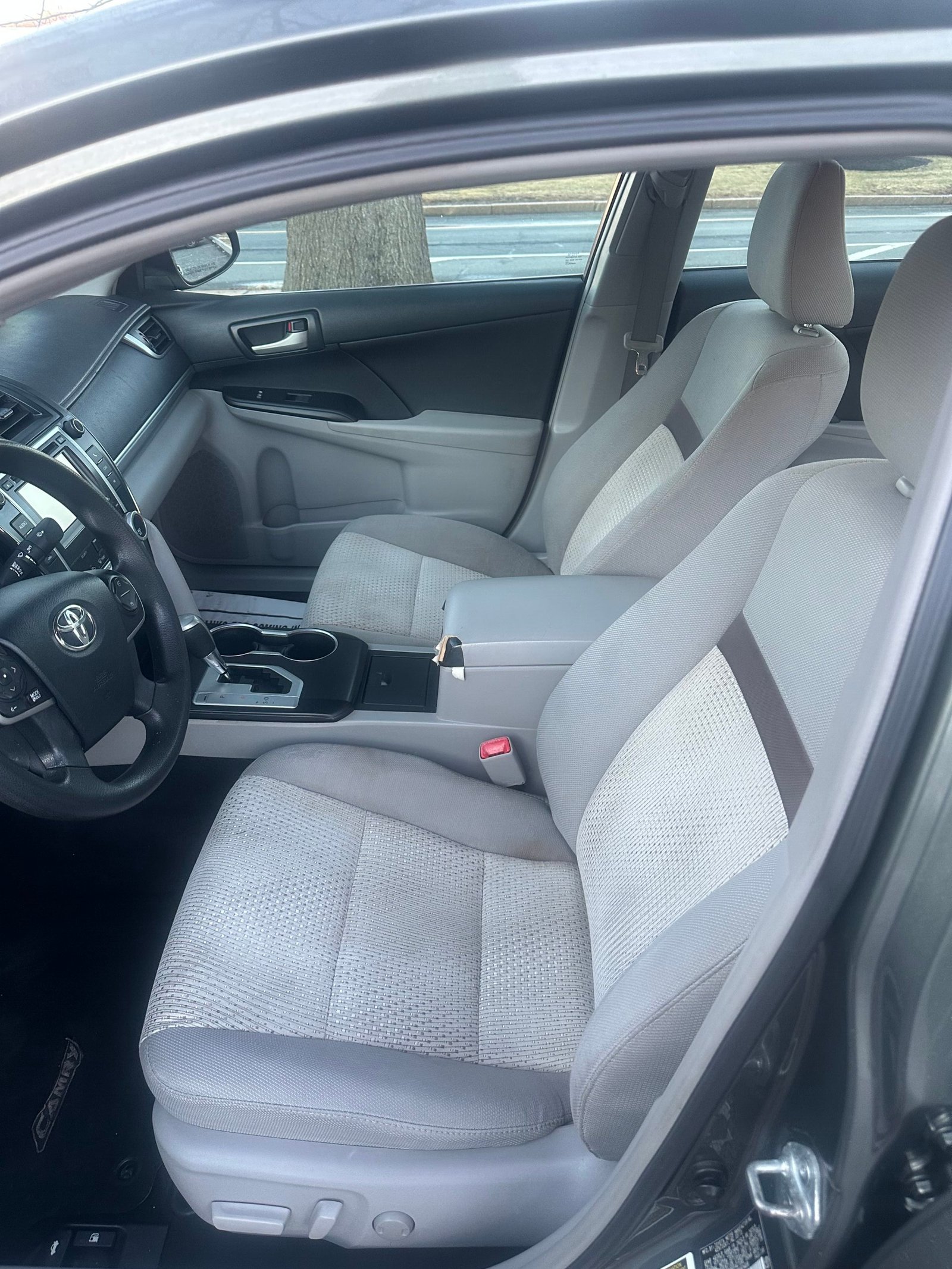 2013 Toyota Camry LE - Photo 17