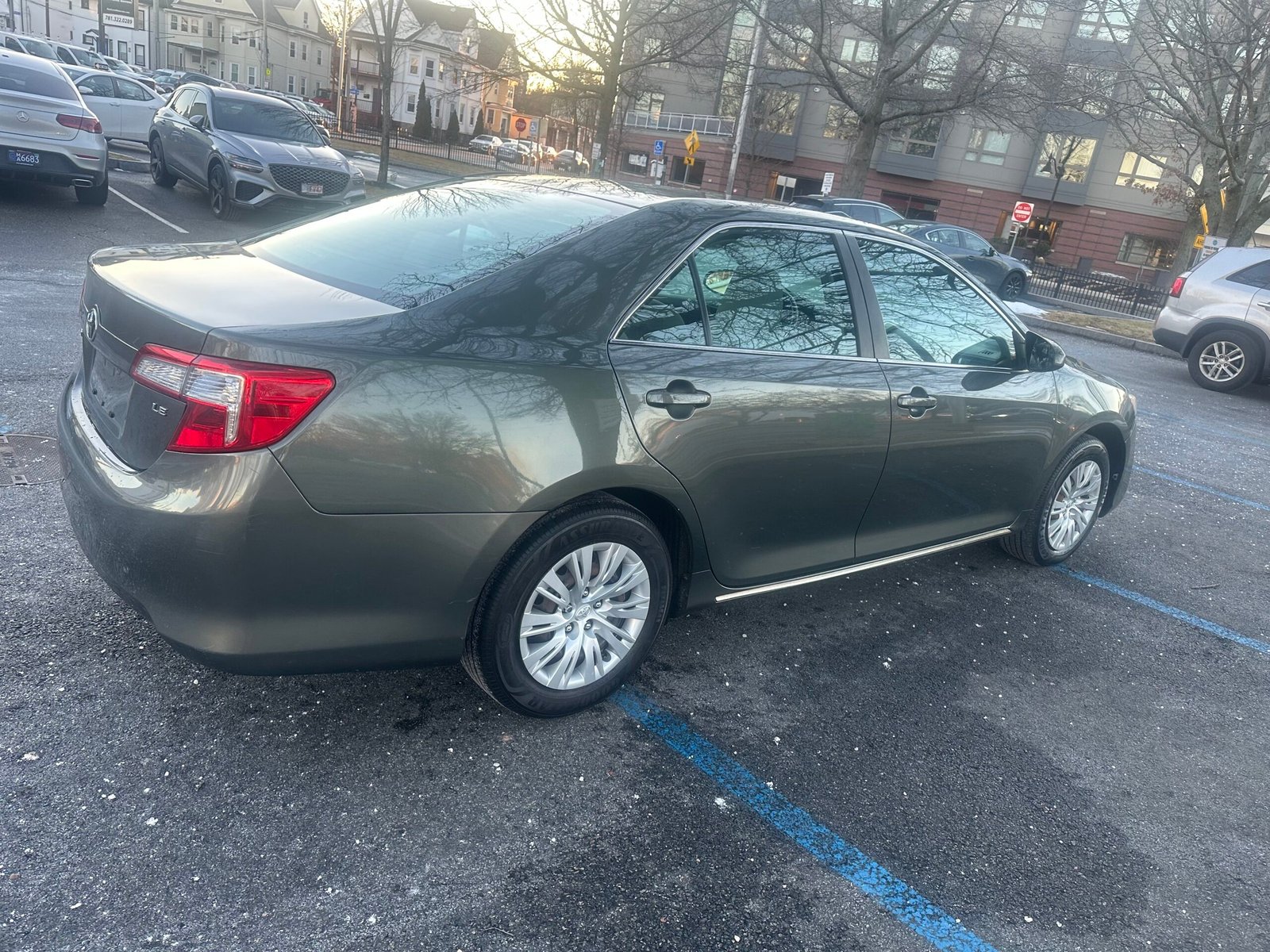 2013 Toyota Camry LE - Photo 12